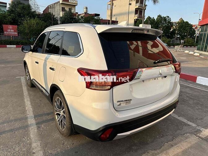 Mitsubishi Outlander 2018 Trắng