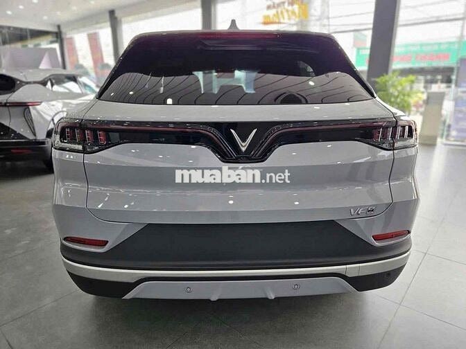 Xe điện VinFast VF8 Plus 2024 Xám