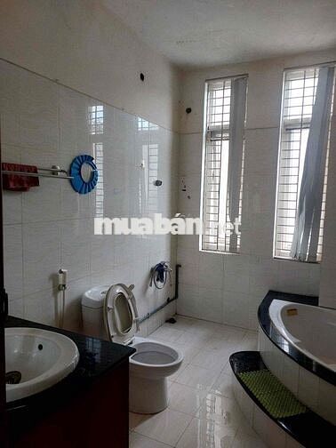 chỉ 1 phòng *** tại 22A phạm hữu lầu Q7