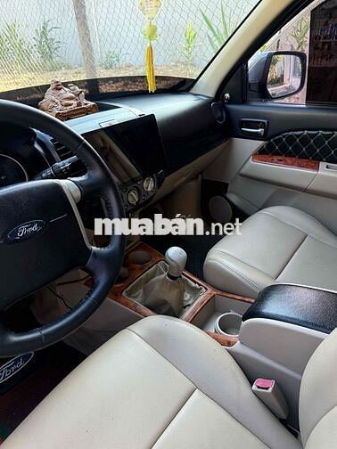Ford Everest máy dầu số sàn