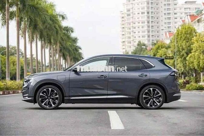 Xe điện VinFast VF8 Plus 2024 Xám