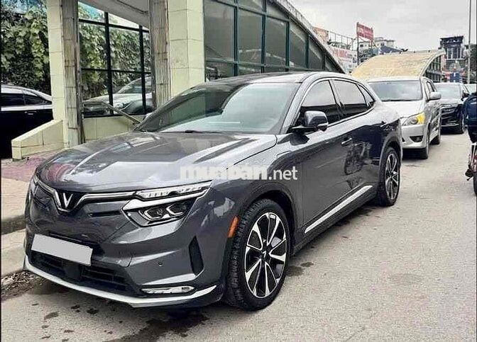 Xe điện VinFast VF8 Plus 2024 Xám