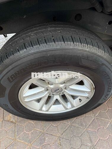 Ford Everest máy dầu số sàn