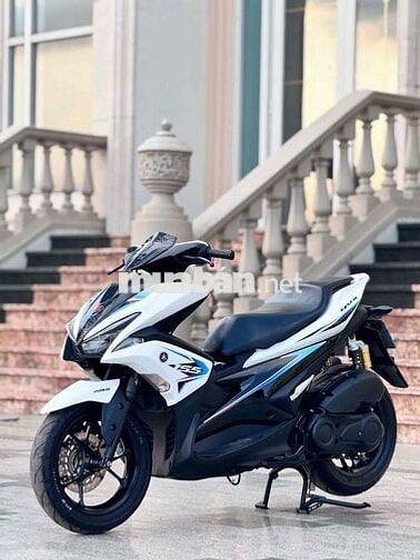 Yamaha NVX 155 Trắng đen