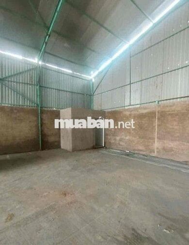 Kho mặt bằng 300m (10x20m) mặt tiền Nguyễn Kiệm