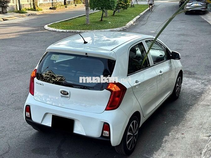 Kia Morning model 2017 số sàn màu trắng