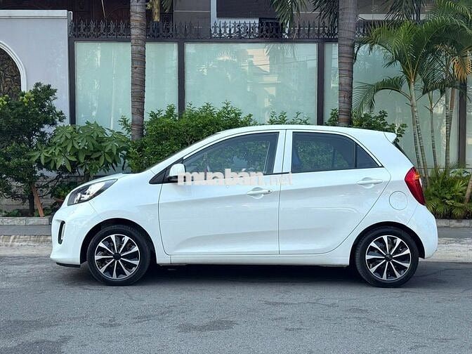 Kia Morning model 2017 số sàn màu trắng