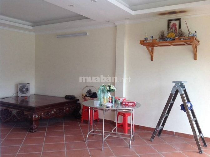 Chính Chủ Cho Thuê Nhà Mặt Hồ Bảy Gian, phố Đội Cấn, Ba Đình, Hà Nội