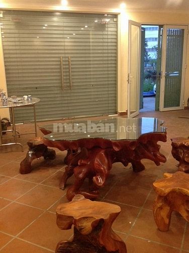 Chính Chủ Cho Thuê Nhà Mặt Hồ Bảy Gian, phố Đội Cấn, Ba Đình, Hà Nội