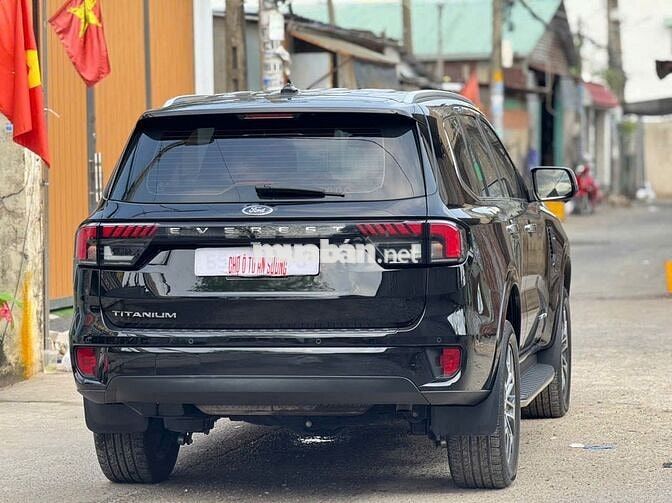 Ford Everest 2022 Titanium 1 cầu 70.000 km Đen