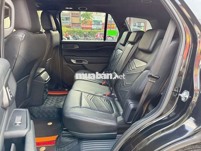 Ford Everest 2022 Titanium 1 cầu 70.000 km Đen