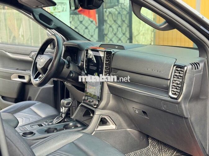 Ford Everest 2022 Titanium 1 cầu 70.000 km Đen