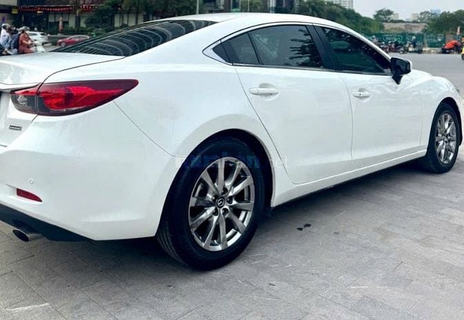 Chính chủ bán xe Mazda 6, màu trắng, sản xuất cuối năm 2014, ĐK 2015