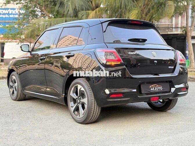 Suzuki Swift Hybrid 2025 siêu lướt 2.000 km