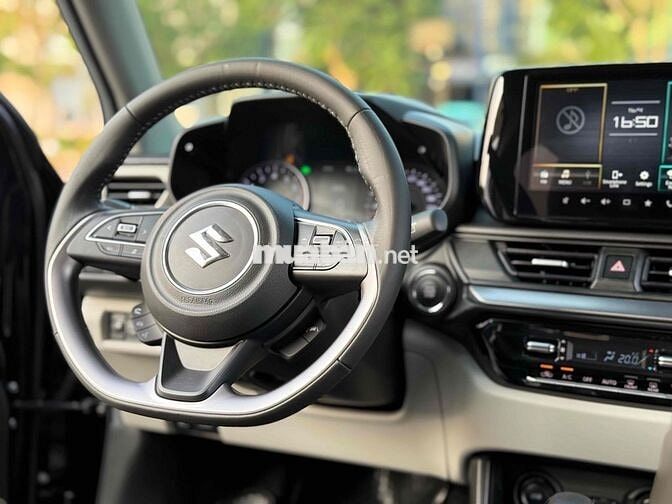 Suzuki Swift Hybrid 2025 siêu lướt 2.000 km