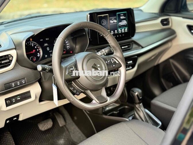 Suzuki Swift Hybrid 2025 siêu lướt 2.000 km