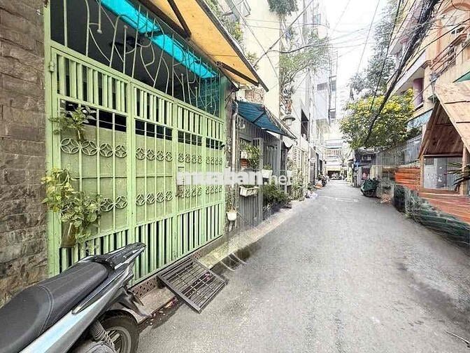 Chủ đang ngộp nên cần bán gấp giảm 2Tỷ HXH  ngay khu Phan Xích Long PN