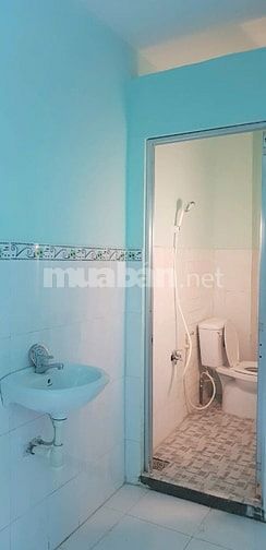 CC bán nhà 5 phòng có toilet riêng Bùi Viện, Q.1 đang cho thuê 20tr