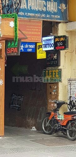 CC bán nhà 5 phòng có toilet riêng Bùi Viện, Q.1 đang cho thuê 20tr