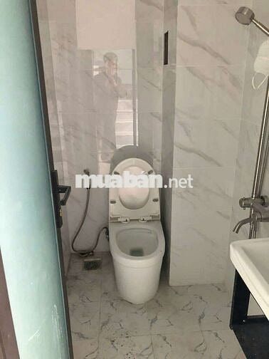Nhà nguyên căn mới, có thang máy pccc Quận 10