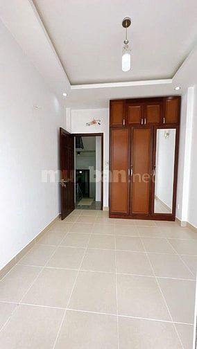 Bán nhanh nhà 41m2 đường Nguyễn Khoái,Q4.Gần THCS Nguyễn Huệ.Hẻm 6m. 