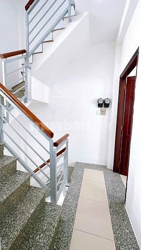 Bán nhanh nhà 41m2 đường Nguyễn Khoái,Q4.Gần THCS Nguyễn Huệ.Hẻm 6m. 