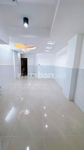 Bán nhanh nhà 41m2 đường Nguyễn Khoái,Q4.Gần THCS Nguyễn Huệ.Hẻm 6m. 