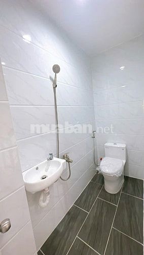 Bán nhanh nhà 41m2 đường Nguyễn Khoái,Q4.Gần THCS Nguyễn Huệ.Hẻm 6m. 