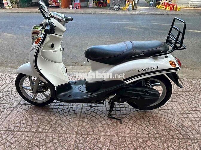 yamaha classico màu trắng