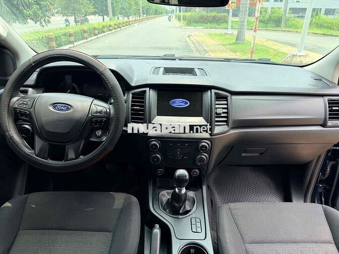 Ford Ranger XLS 2020 Xanh đen