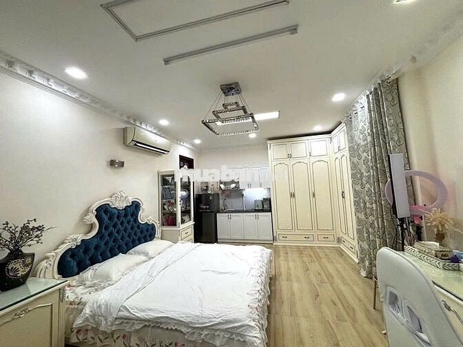 SIÊU PHẨM STUDIO ĐẦY ĐỦ NỘI THẤT - TOILET VÁCH NGĂN NGAY QUẬN 10