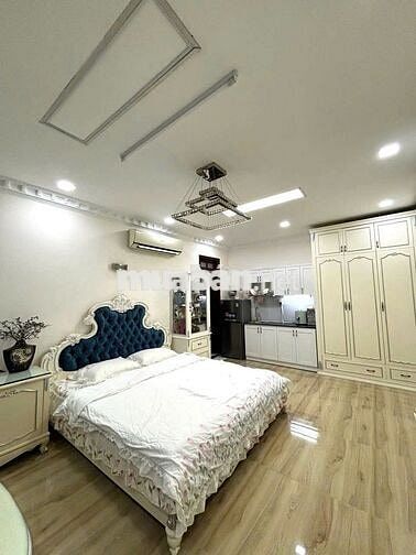 SIÊU PHẨM STUDIO ĐẦY ĐỦ NỘI THẤT - TOILET VÁCH NGĂN NGAY QUẬN 10