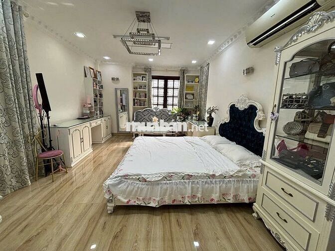 SIÊU PHẨM STUDIO ĐẦY ĐỦ NỘI THẤT - TOILET VÁCH NGĂN NGAY QUẬN 10