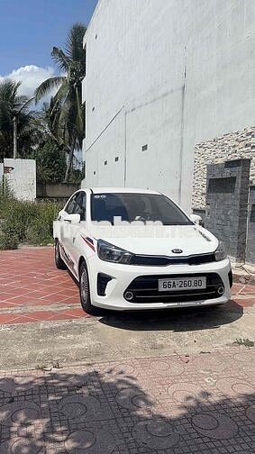 Kia Soluto Trắng 5 chỗ Số sàn