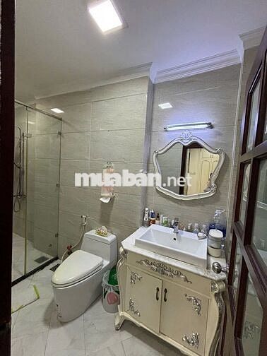 SIÊU PHẨM STUDIO ĐẦY ĐỦ NỘI THẤT - TOILET VÁCH NGĂN NGAY QUẬN 10