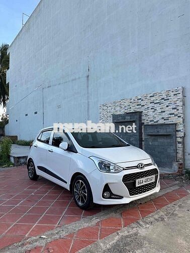 Hyundai Grand i10 Trắng AT gia đình bản phum
