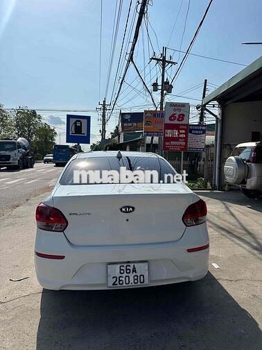 Kia Soluto Trắng 5 chỗ Số sàn