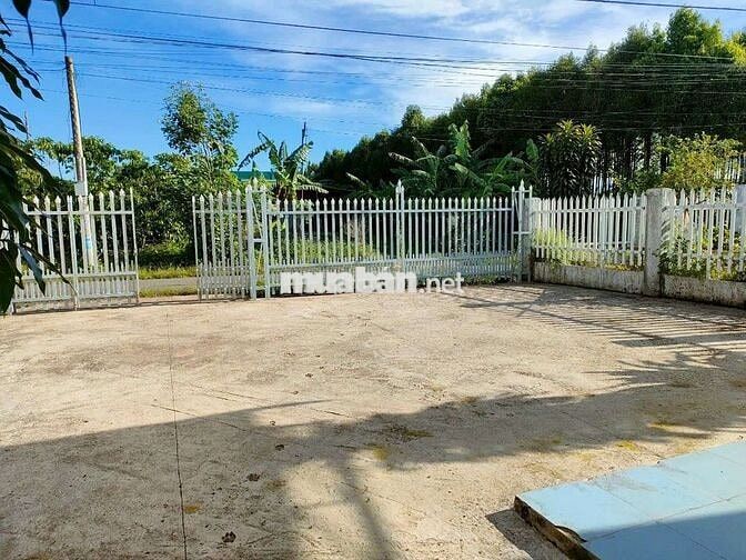 Nhà rộng thoáng an ninh ngay khu dân cư