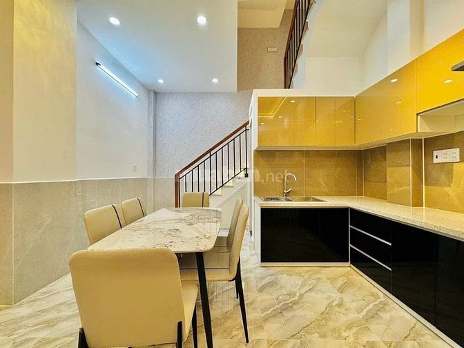 Cần bán gấp nhà Lê Văn Lương. Tân Phong. Quận 7. Giá 3 tỷ 990.