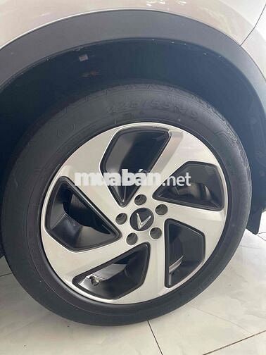 Xe điện Vinfast VF8 Eco 2023 Xám