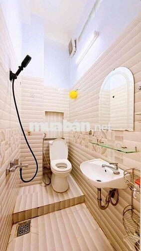 mặt tiền xe hơi trươc nhà dể vận chuyển