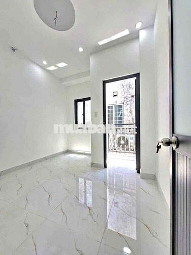 mặt tiền xe hơi trươc nhà dể vận chuyển