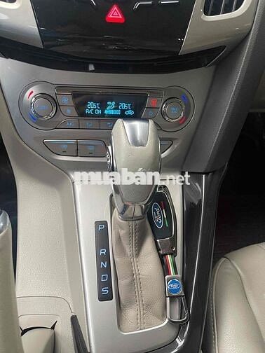 Ford Titanium Xám Tự động