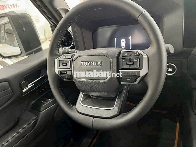 Toyota Land Prado màu Đen
