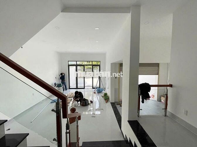 BIỆT THỰ MỚI XÂY 200M2 3 TẦNG MẶT PHỐ NGAY ĐƯỜNG HIỆP BÌNH THỦ ĐỨC