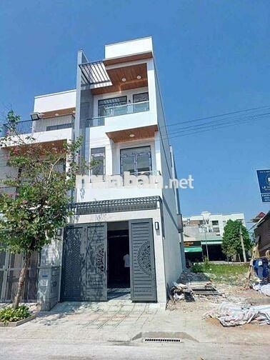 Bán nhà 3 tầng gần trường Somg Ngữ Lạc Hồng - Biên Hoà