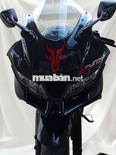 Yamaha R15 màu Đen