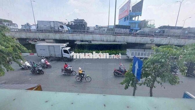 Cho thuê phòng Trọ BAN CÔNG Full nội thất, ngay Metro, Cầu vượt