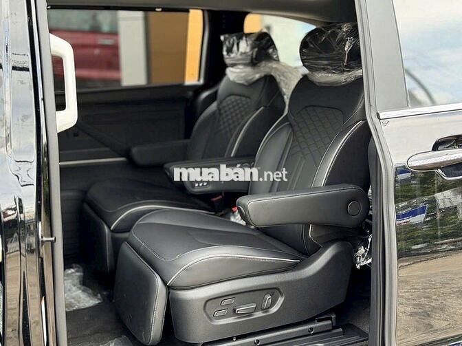 Hyundai Custin 2026 Đặc biệt Đen