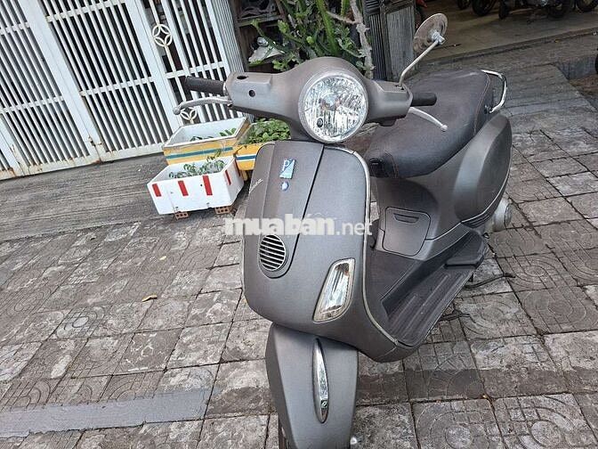 Piaggio Vespa LX 125 Xám